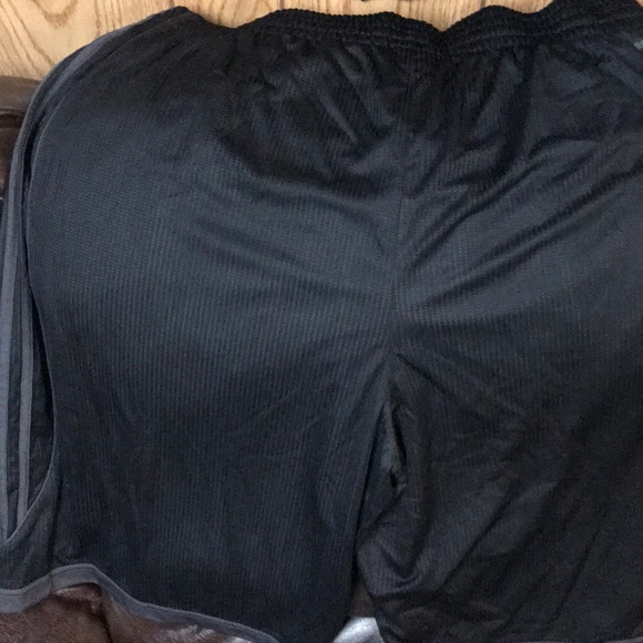 🥊ADIDAS MENS SHORTS SIZE 2XL/MEDIUM SHORTS 🥊 - Picture 4 of 9